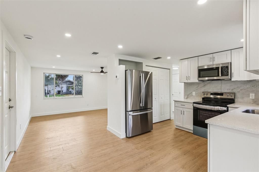 待售: $300,000 (3 贝兹, 2 浴室, 1168 平方英尺)