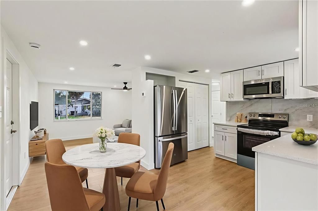 待售: $300,000 (3 贝兹, 2 浴室, 1168 平方英尺)