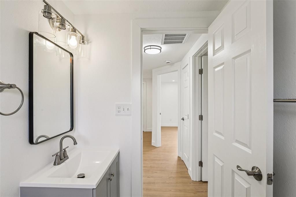 待售: $300,000 (3 贝兹, 2 浴室, 1168 平方英尺)