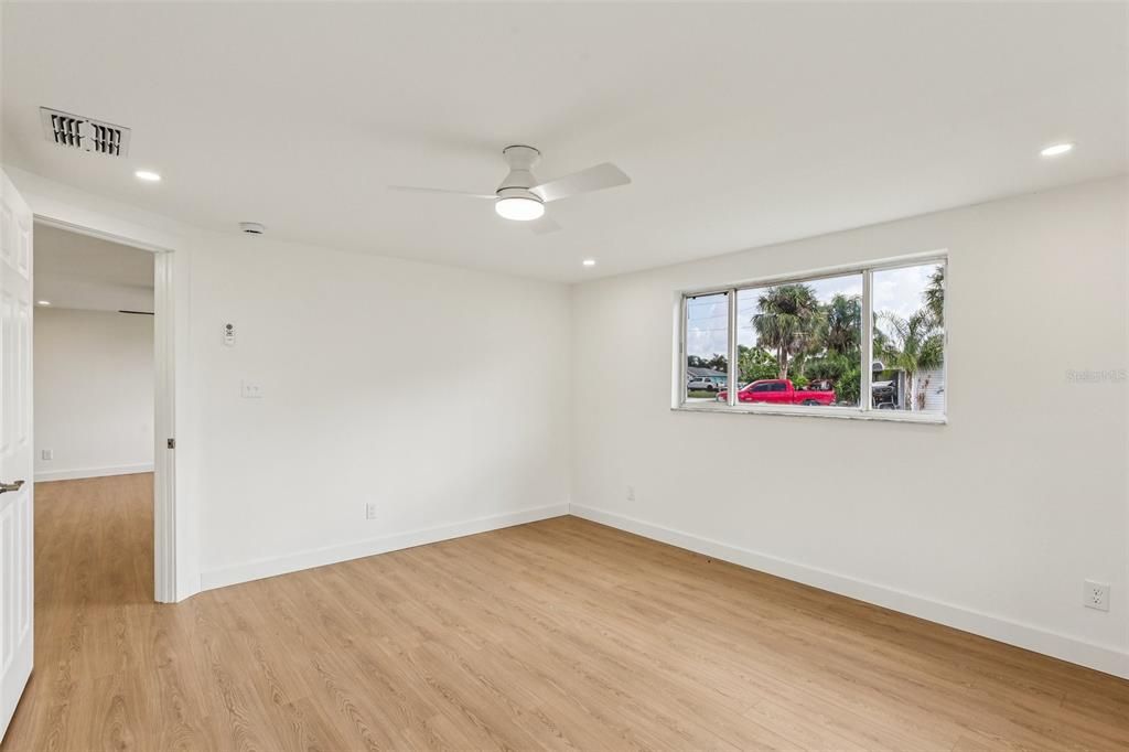 待售: $300,000 (3 贝兹, 2 浴室, 1168 平方英尺)