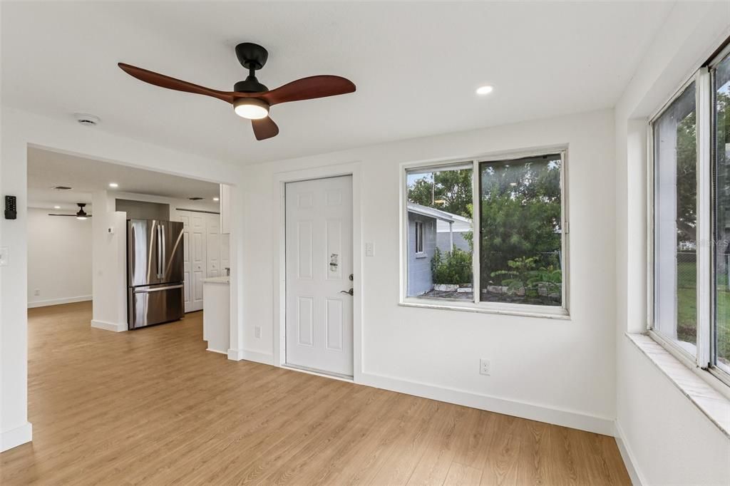 待售: $300,000 (3 贝兹, 2 浴室, 1168 平方英尺)