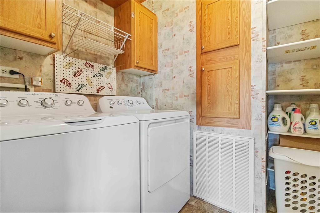 Под контрактом: $134,999 (3 спален, 2 ванн, 1215 Квадратных фут)