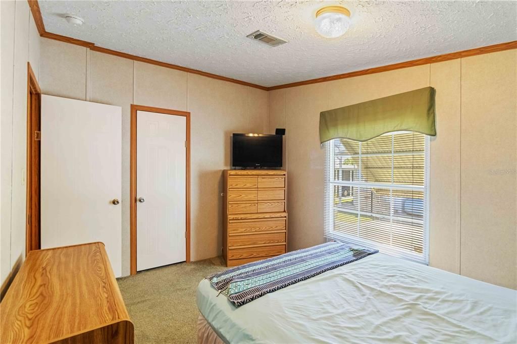 Под контрактом: $134,999 (3 спален, 2 ванн, 1215 Квадратных фут)