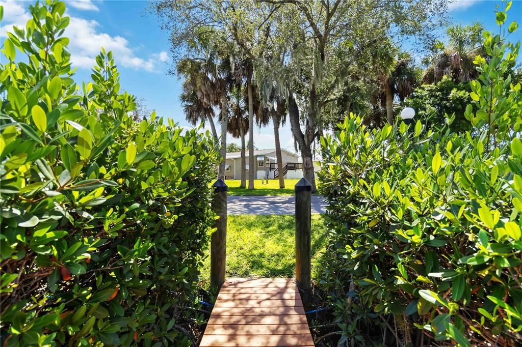 Под контрактом: $134,999 (3 спален, 2 ванн, 1215 Квадратных фут)