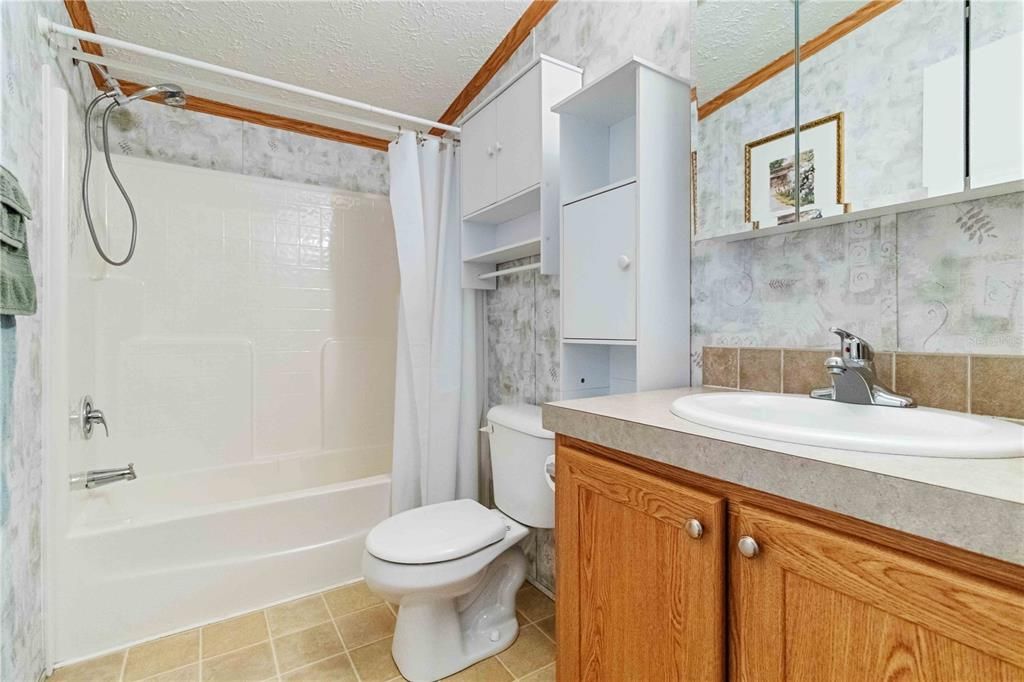 Под контрактом: $134,999 (3 спален, 2 ванн, 1215 Квадратных фут)