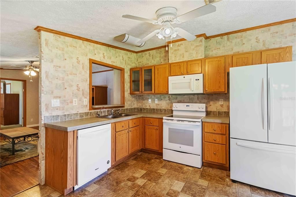 Под контрактом: $134,999 (3 спален, 2 ванн, 1215 Квадратных фут)