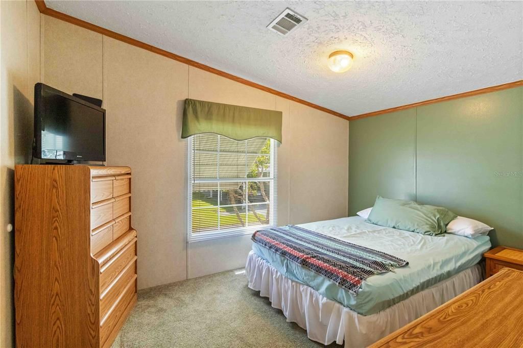 Под контрактом: $134,999 (3 спален, 2 ванн, 1215 Квадратных фут)