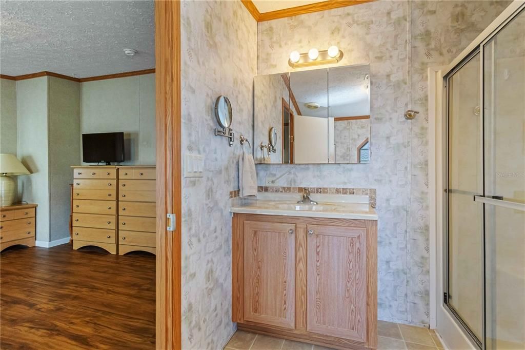 Под контрактом: $134,999 (3 спален, 2 ванн, 1215 Квадратных фут)