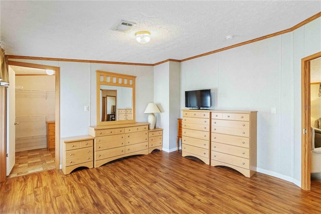 Под контрактом: $134,999 (3 спален, 2 ванн, 1215 Квадратных фут)