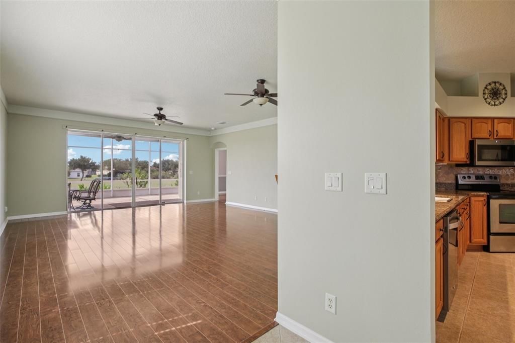 Под контрактом: $325,000 (3 спален, 2 ванн, 1611 Квадратных фут)