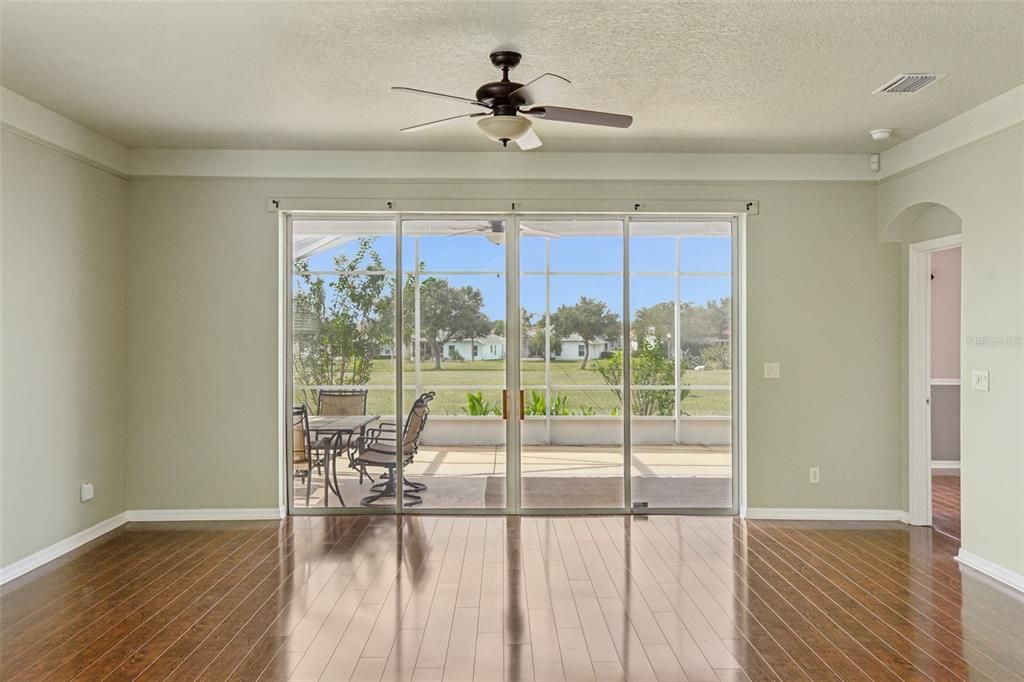 Под контрактом: $325,000 (3 спален, 2 ванн, 1611 Квадратных фут)