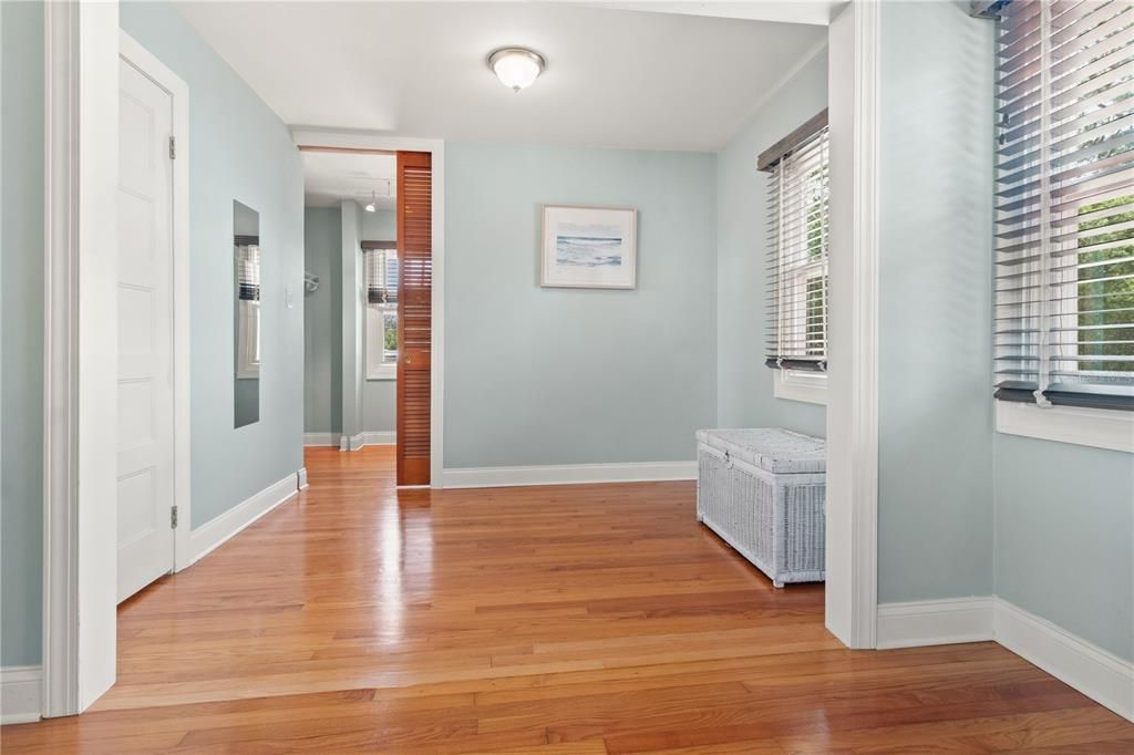 待售: $875,000 (8 贝兹, 5 浴室, 4170 平方英尺)