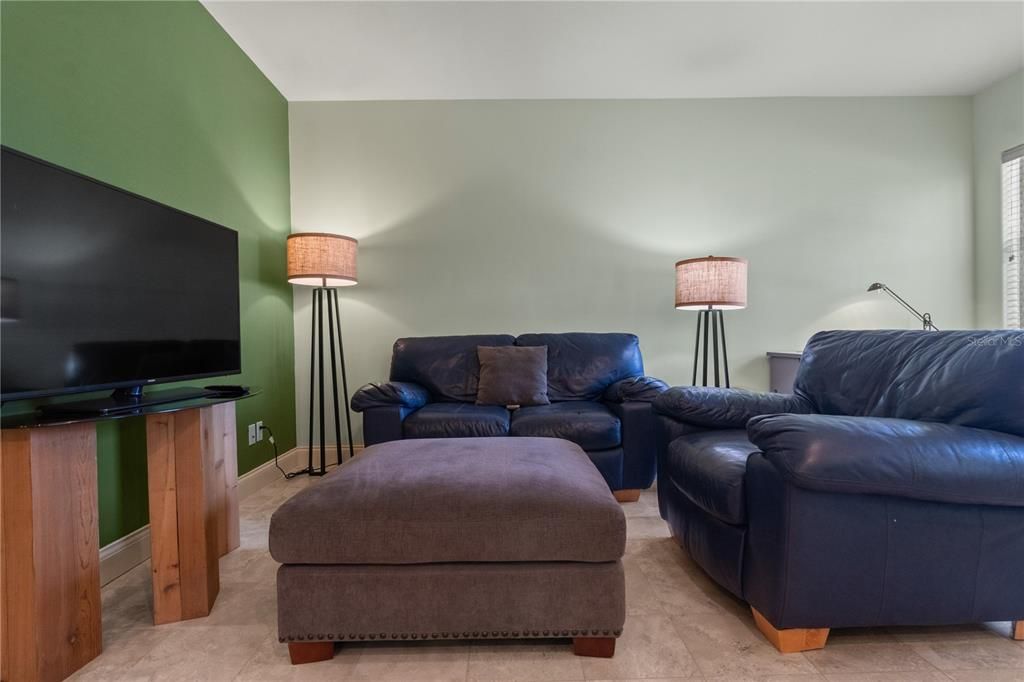 待售: $875,000 (8 贝兹, 5 浴室, 4170 平方英尺)