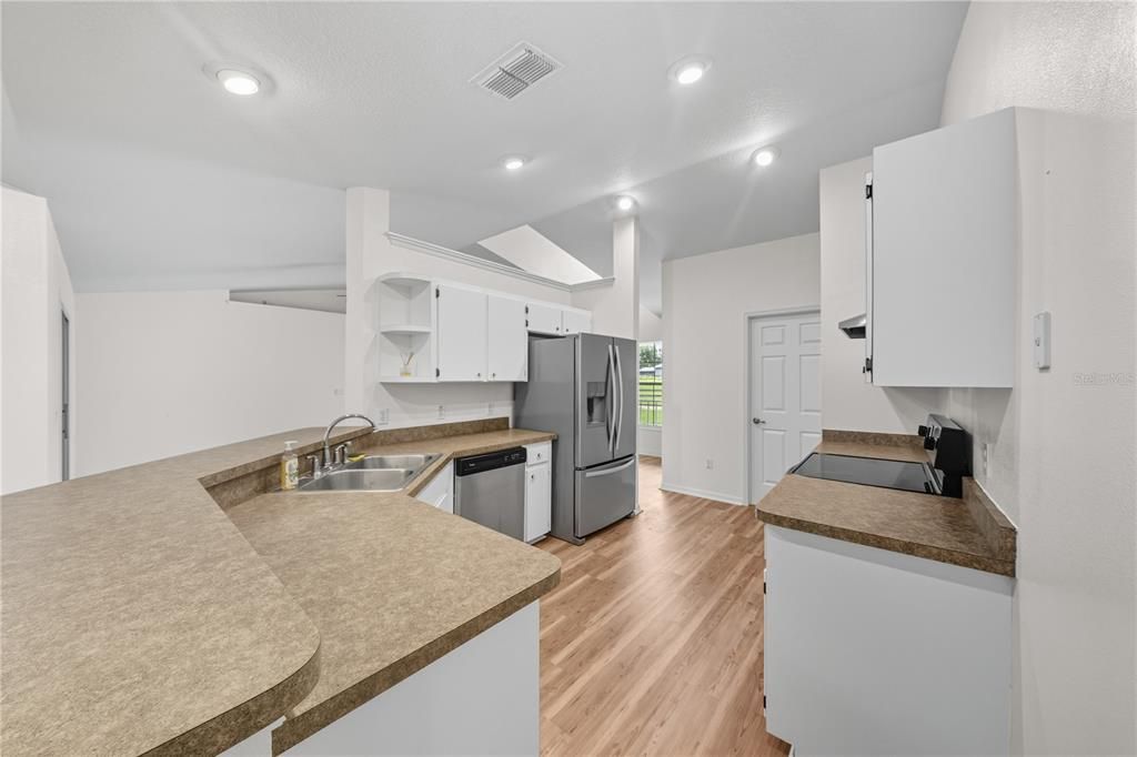 For Sale: $1,225,000 (3 beds, 2 baths, 1637 Square Feet)