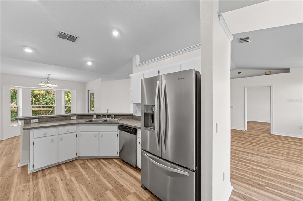 For Sale: $1,225,000 (3 beds, 2 baths, 1637 Square Feet)