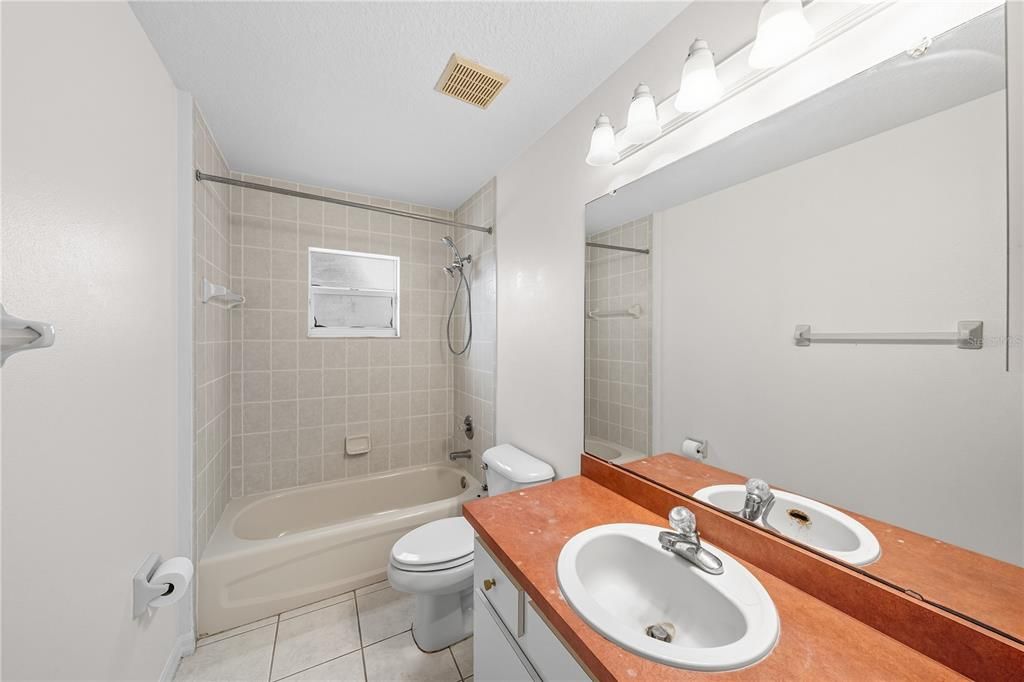 For Sale: $1,225,000 (3 beds, 2 baths, 1637 Square Feet)