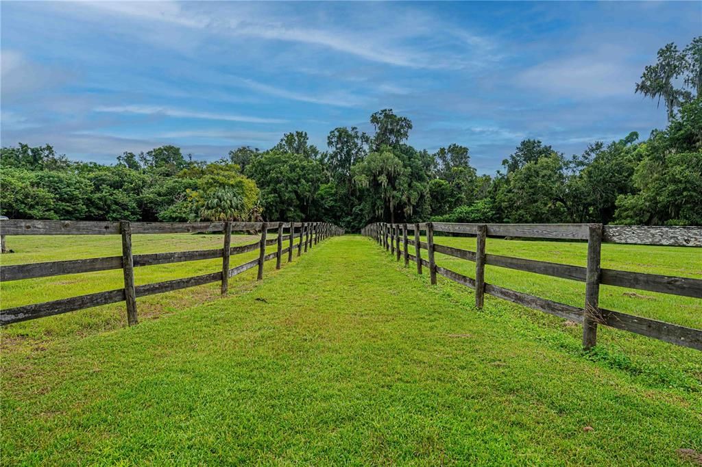 For Sale: $1,225,000 (3 beds, 2 baths, 1637 Square Feet)