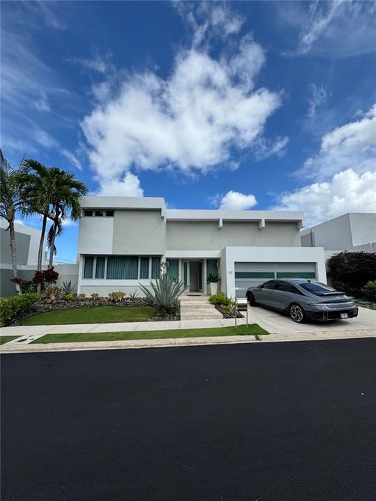 Recently Sold: $1,050,000 (5 beds, 3 baths, 3023 Square Feet)