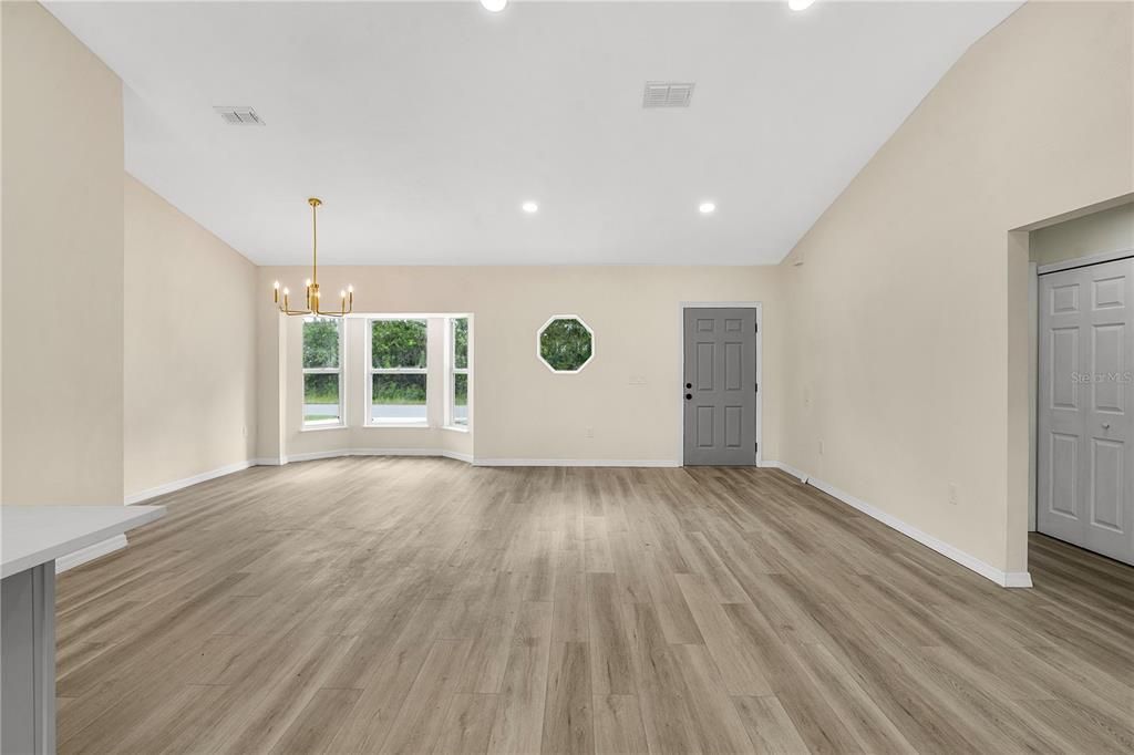 待售: $307,999 (3 贝兹, 2 浴室, 1554 平方英尺)