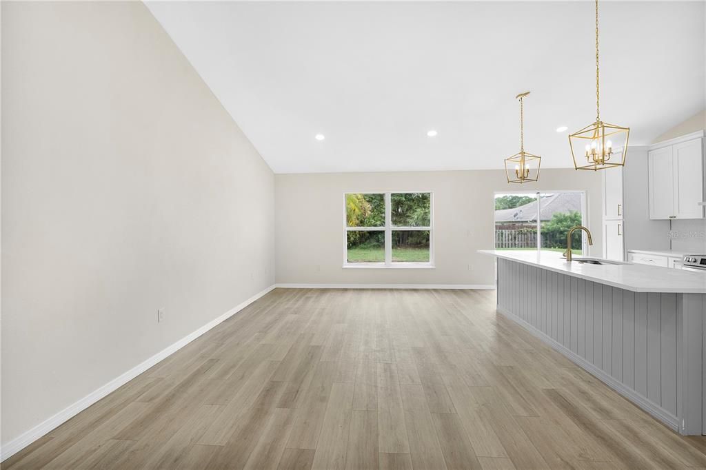 待售: $307,999 (3 贝兹, 2 浴室, 1554 平方英尺)