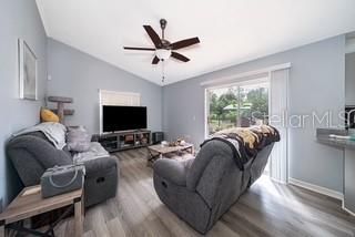 Под контрактом: $319,999 (3 спален, 2 ванн, 1403 Квадратных фут)