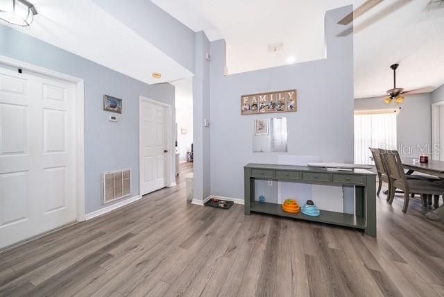 Под контрактом: $319,999 (3 спален, 2 ванн, 1403 Квадратных фут)