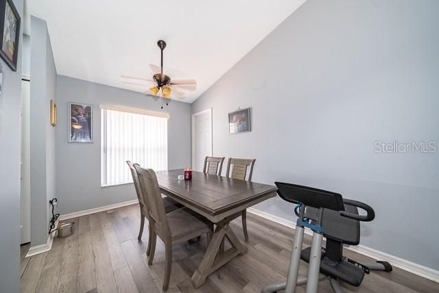 Под контрактом: $319,999 (3 спален, 2 ванн, 1403 Квадратных фут)