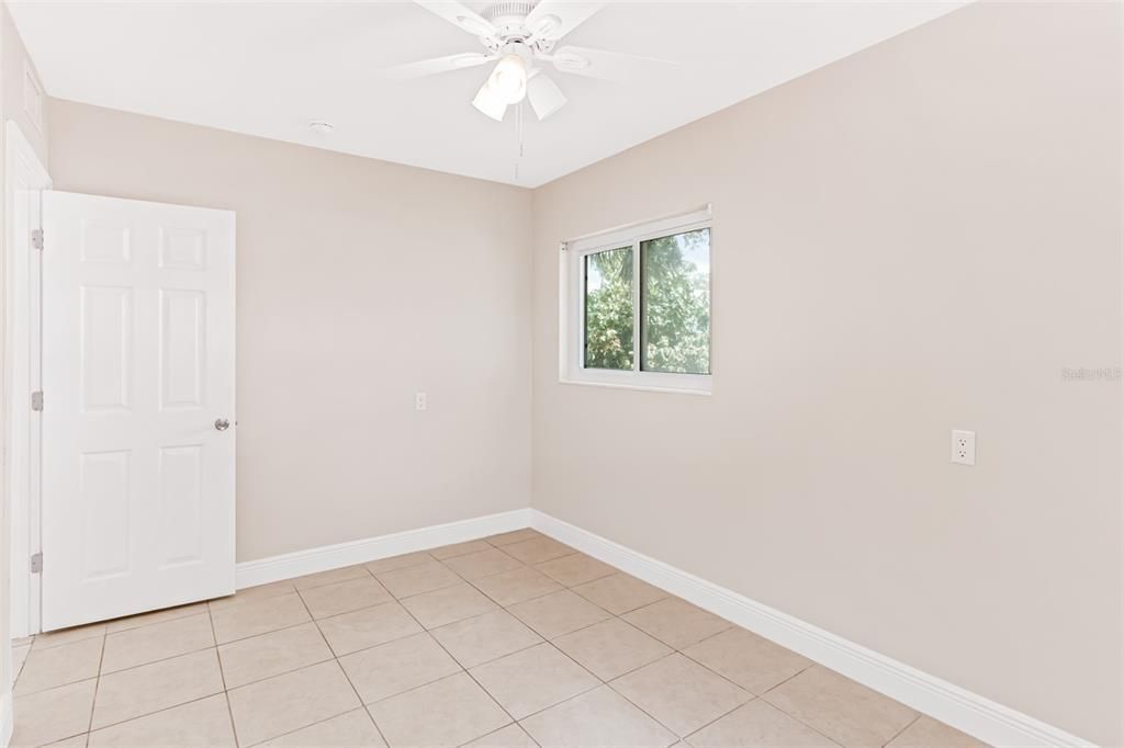 For Rent: $2,450 (2 beds, 1 baths, 729 Square Feet)