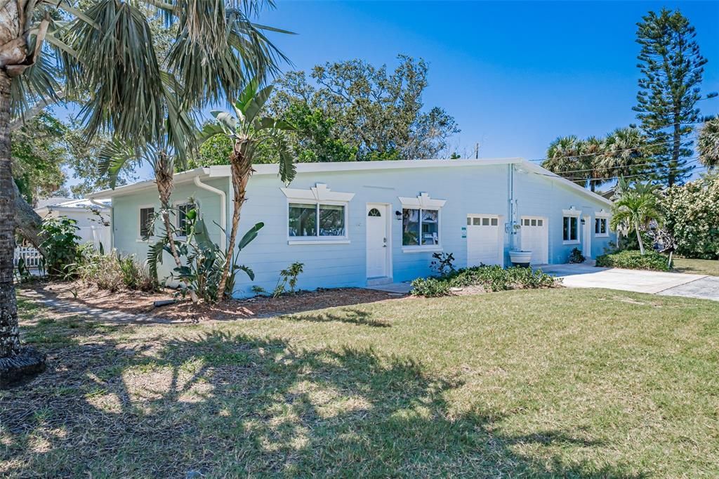 For Rent: $2,450 (2 beds, 1 baths, 729 Square Feet)