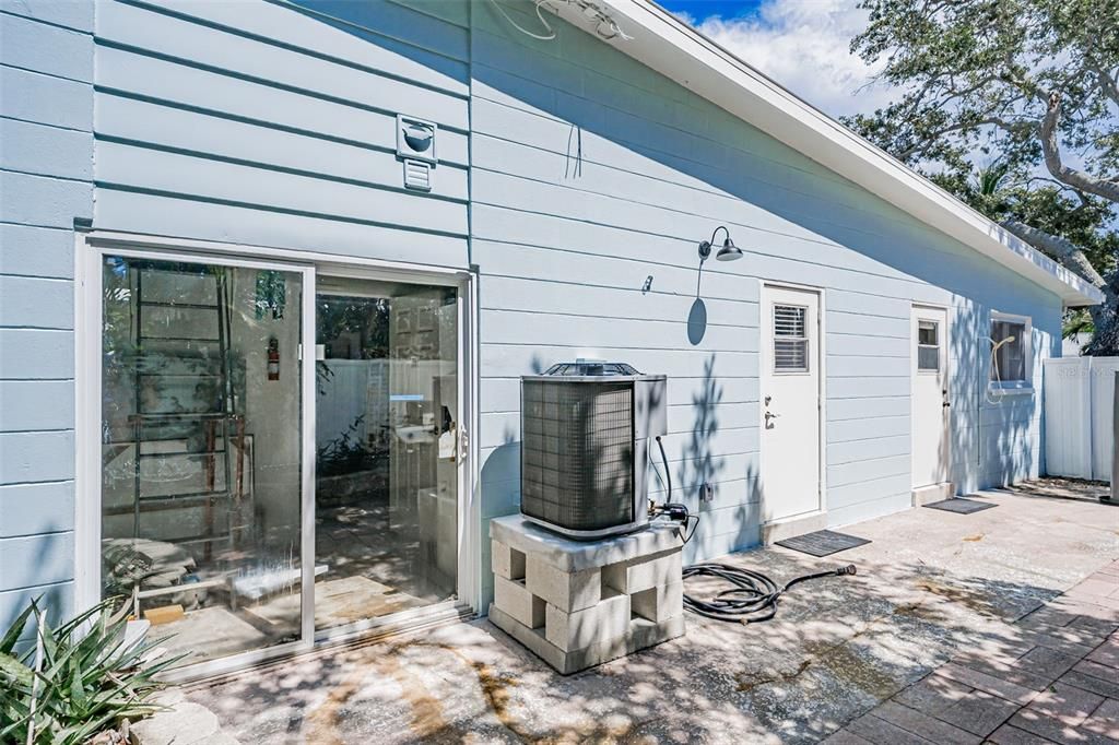 For Rent: $2,450 (2 beds, 1 baths, 729 Square Feet)