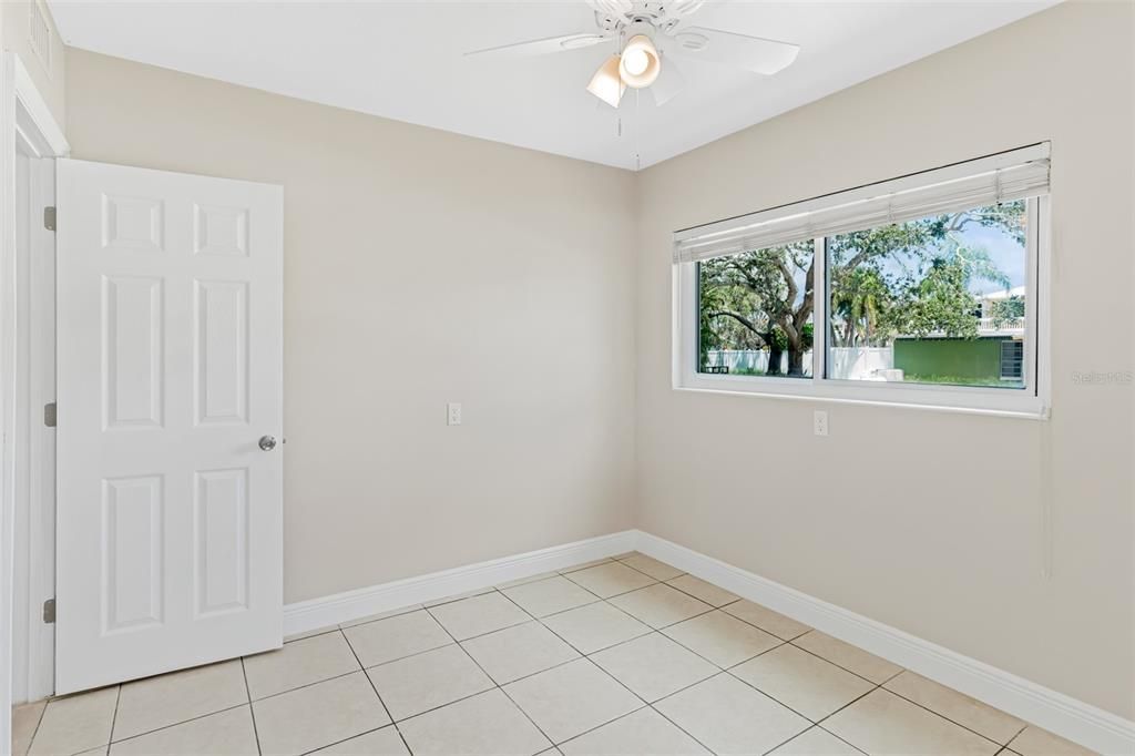 For Rent: $2,450 (2 beds, 1 baths, 729 Square Feet)