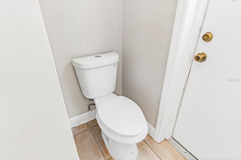 For Rent: $2,450 (2 beds, 1 baths, 729 Square Feet)