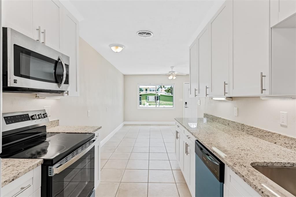 For Rent: $2,450 (2 beds, 1 baths, 729 Square Feet)