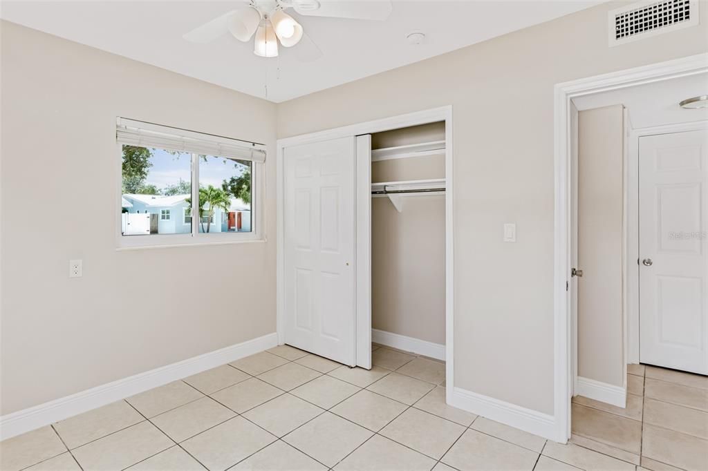 For Rent: $2,450 (2 beds, 1 baths, 729 Square Feet)