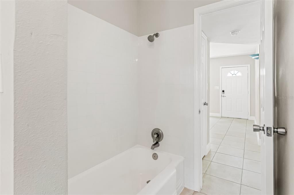 For Rent: $2,450 (2 beds, 1 baths, 729 Square Feet)