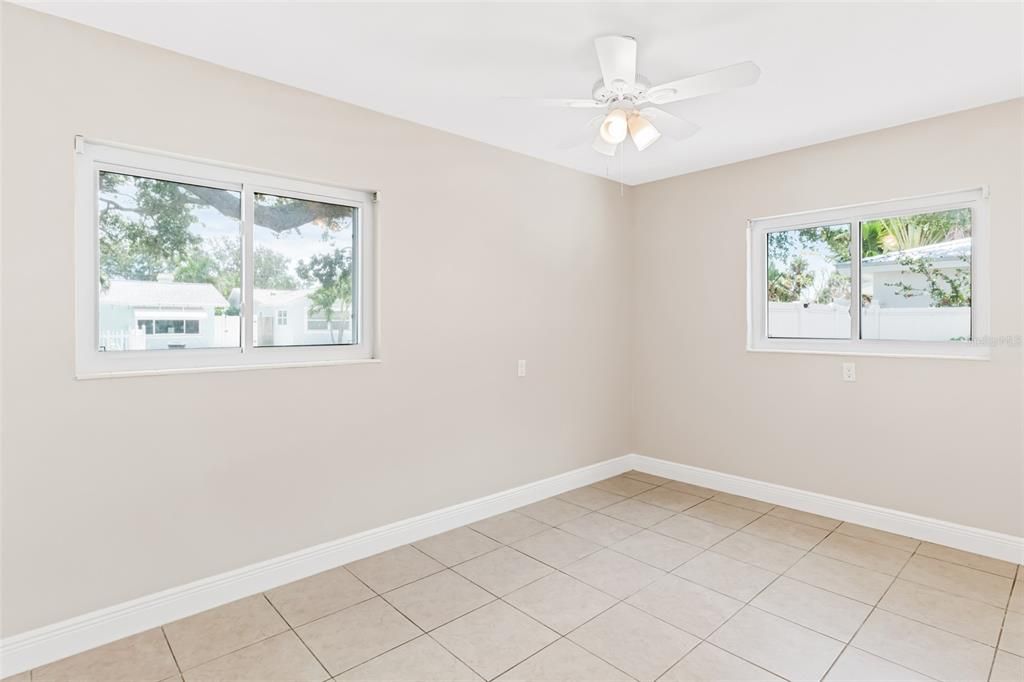 For Rent: $2,450 (2 beds, 1 baths, 729 Square Feet)