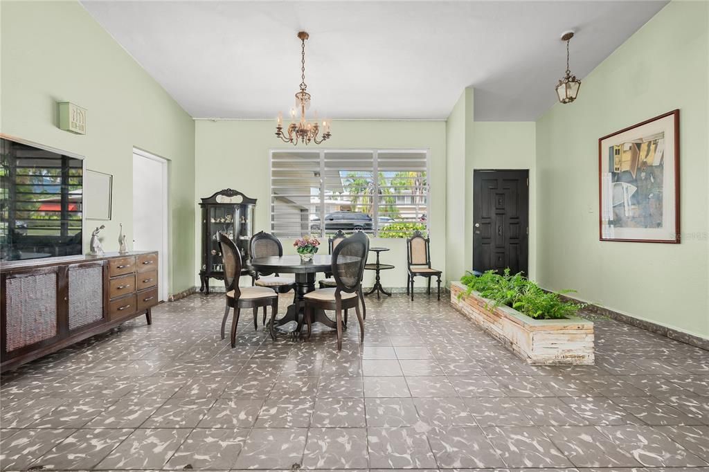 На продажу: $1,500,000 (5 спален, 4 ванн, 2923 Квадратных фут)