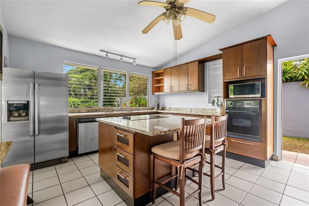 На продажу: $1,500,000 (5 спален, 4 ванн, 2923 Квадратных фут)