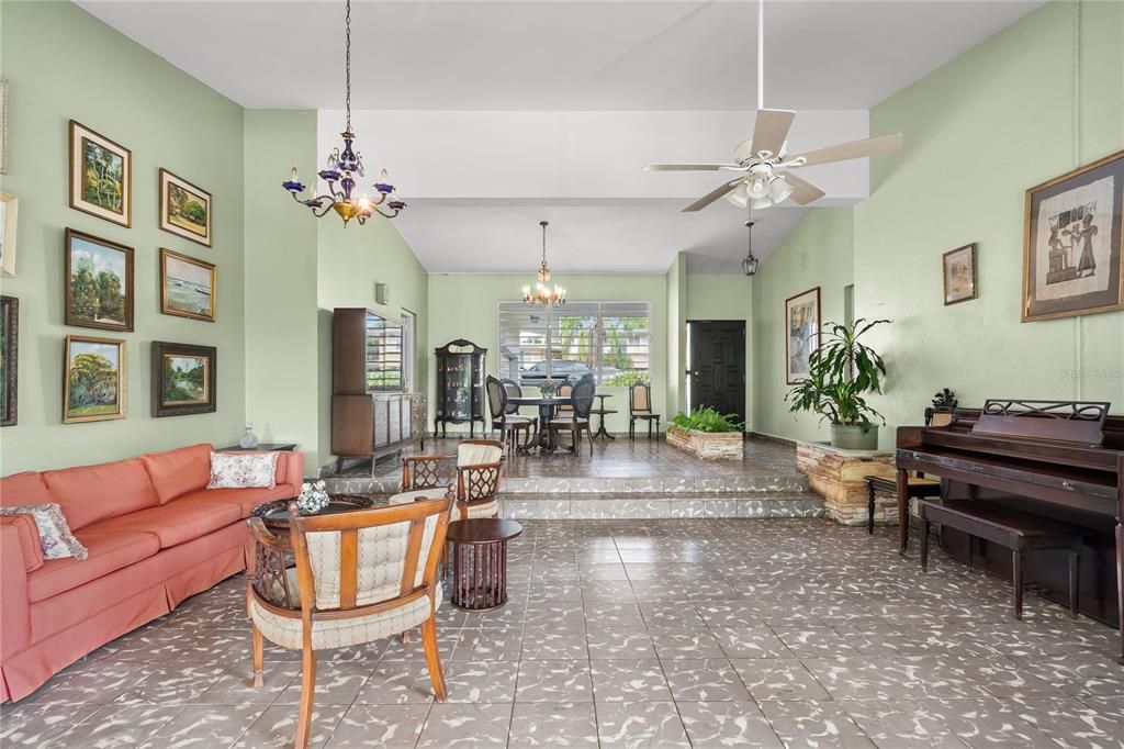 На продажу: $1,500,000 (5 спален, 4 ванн, 2923 Квадратных фут)