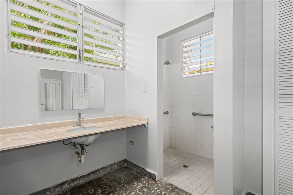 На продажу: $1,500,000 (5 спален, 4 ванн, 2923 Квадратных фут)