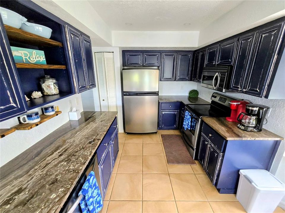 Active With Contract: $360,000 (3 beds, 2 baths, 1421 Square Feet)