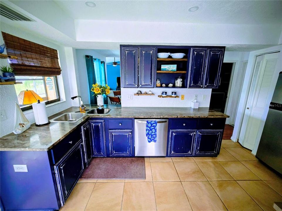 Active With Contract: $360,000 (3 beds, 2 baths, 1421 Square Feet)