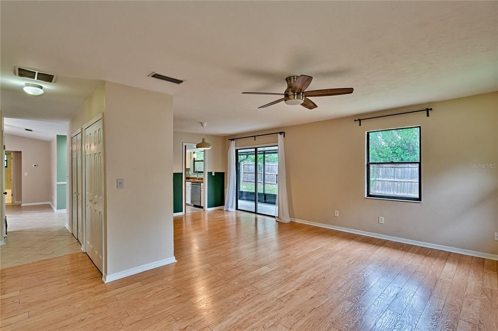 На продажу: $315,000 (3 спален, 2 ванн, 1698 Квадратных фут)