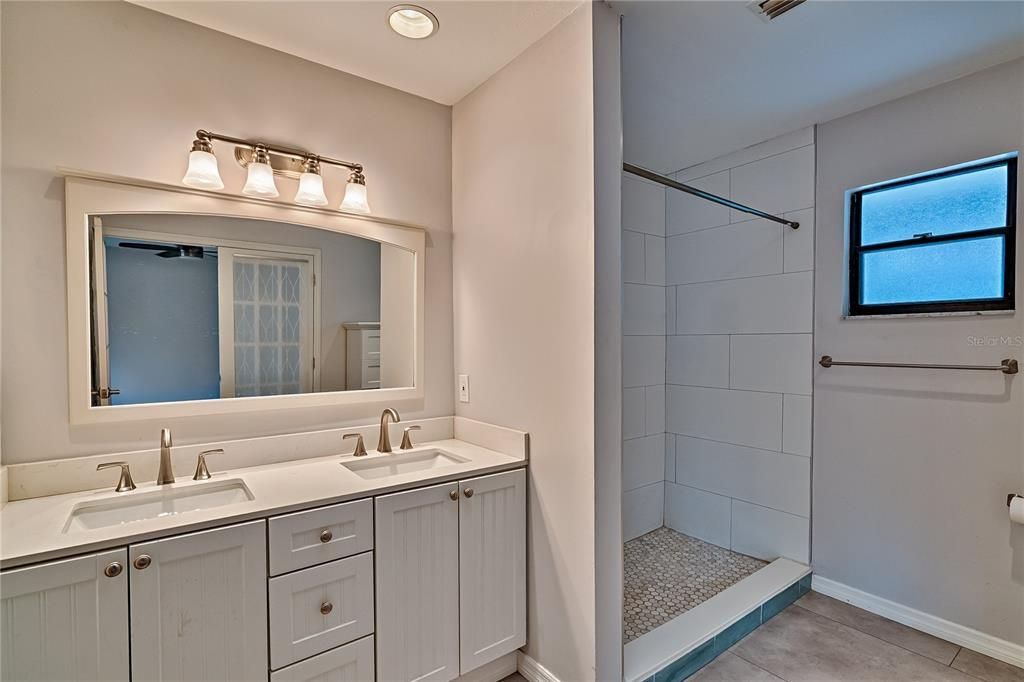 На продажу: $315,000 (3 спален, 2 ванн, 1698 Квадратных фут)