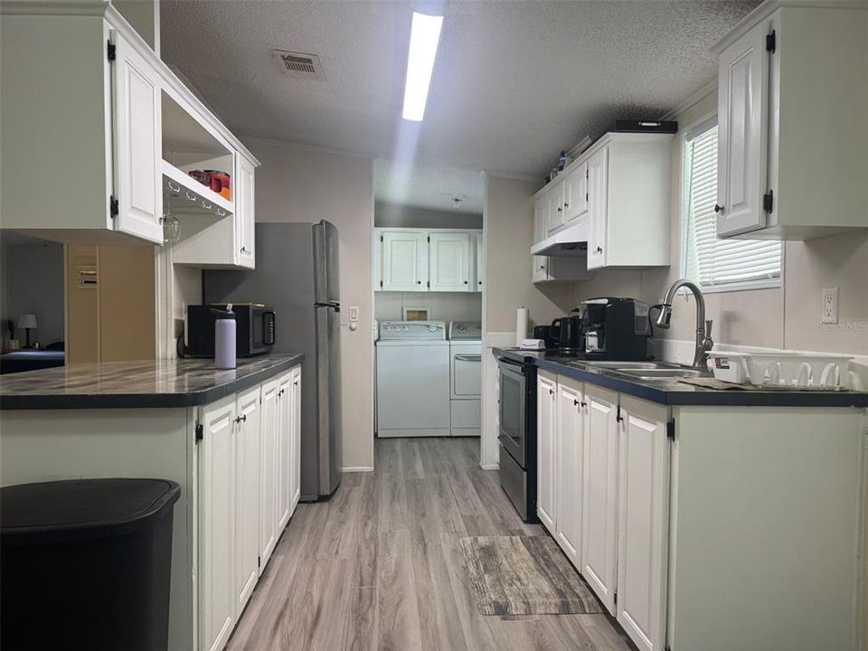 Active With Contract: $199,000 (3 beds, 2 baths, 1176 Square Feet)