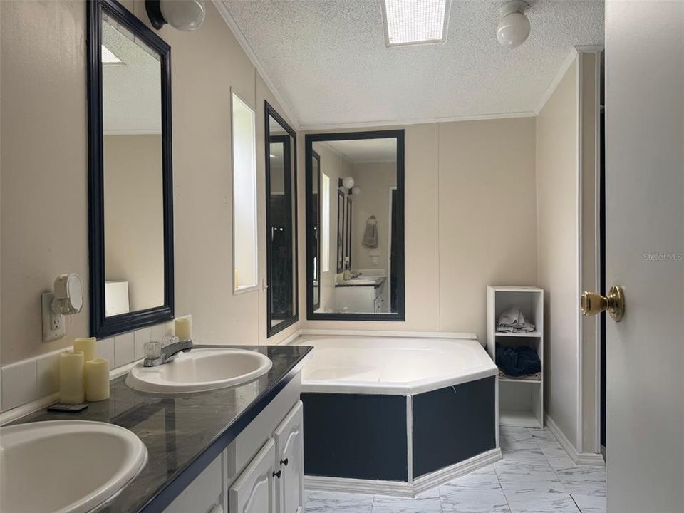 Active With Contract: $199,000 (3 beds, 2 baths, 1176 Square Feet)