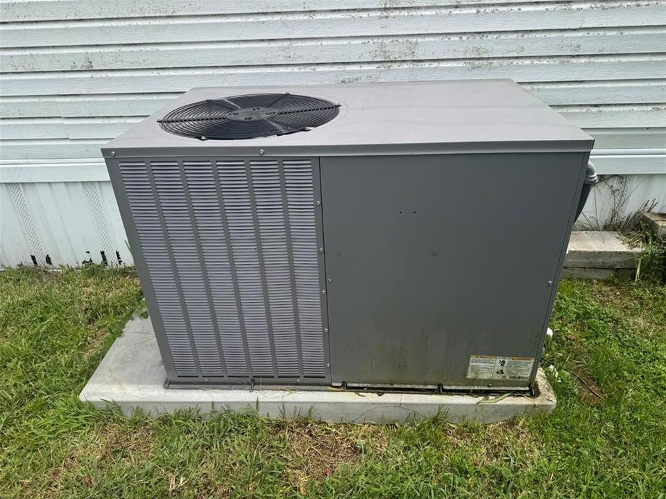 Active With Contract: $199,000 (3 beds, 2 baths, 1176 Square Feet)