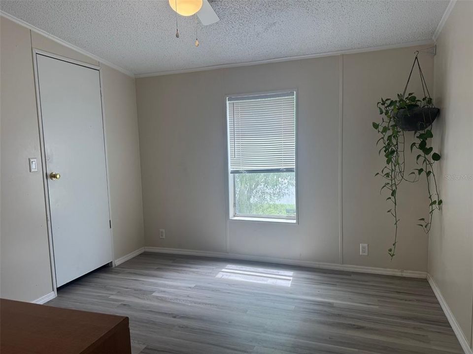 Active With Contract: $199,000 (3 beds, 2 baths, 1176 Square Feet)