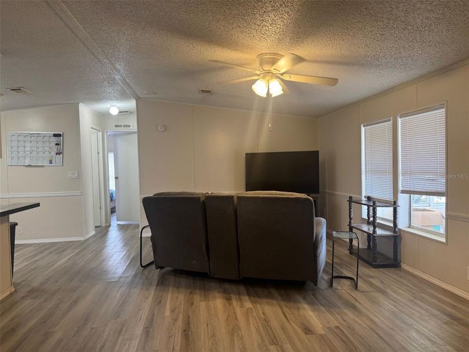 Active With Contract: $199,000 (3 beds, 2 baths, 1176 Square Feet)