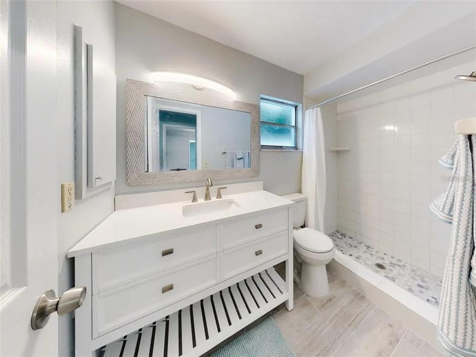 出租: $2,200 (4 贝兹, 2 浴室, 1923 平方英尺)